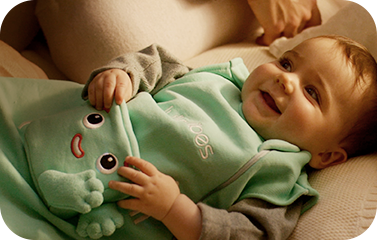 Illustration of vibrations being transmitted to an embedded transducer in the Lullavibes swaddle